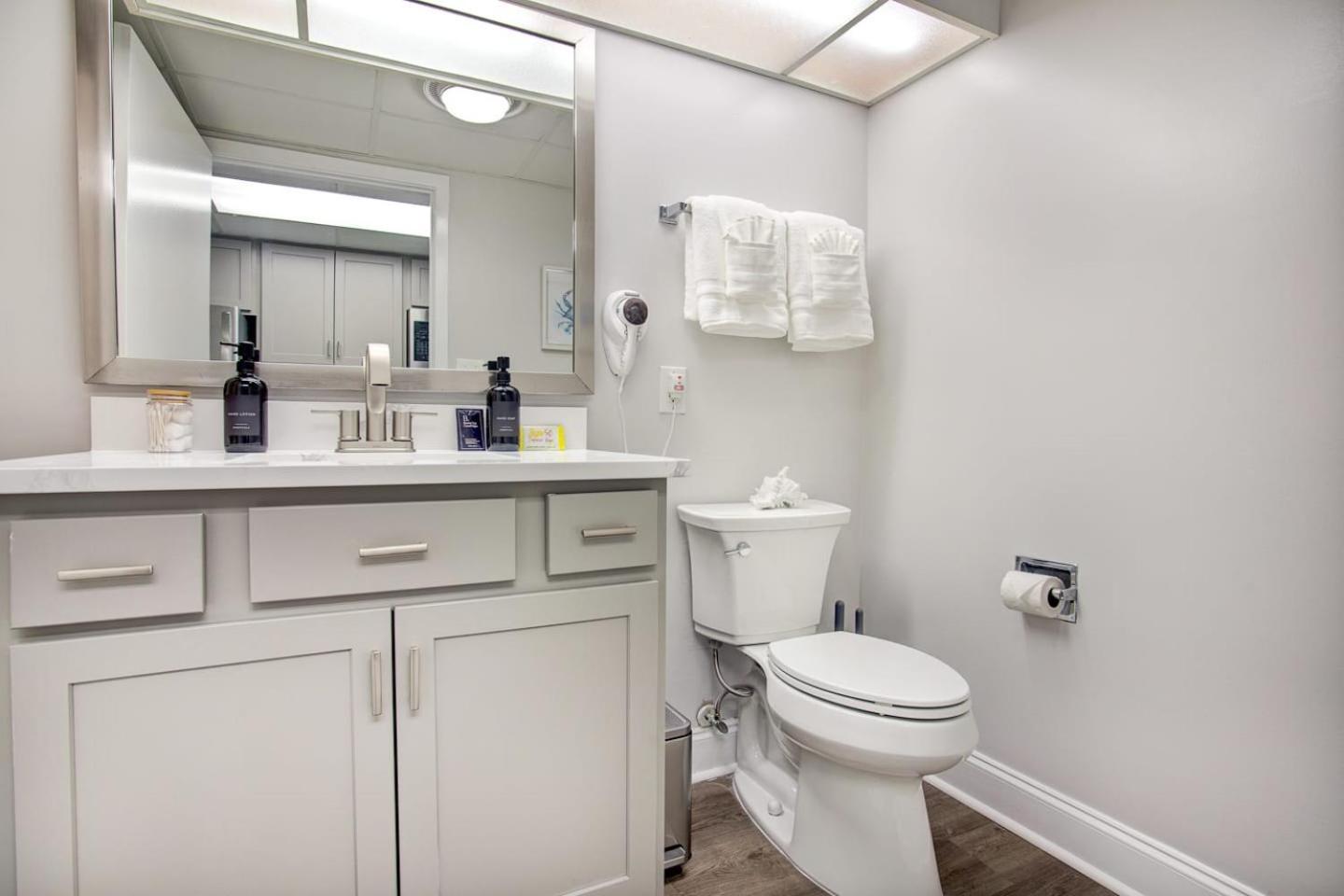 Oceanfront Escape Renovated Suite At Camelot Myrtle Beach Exterior photo