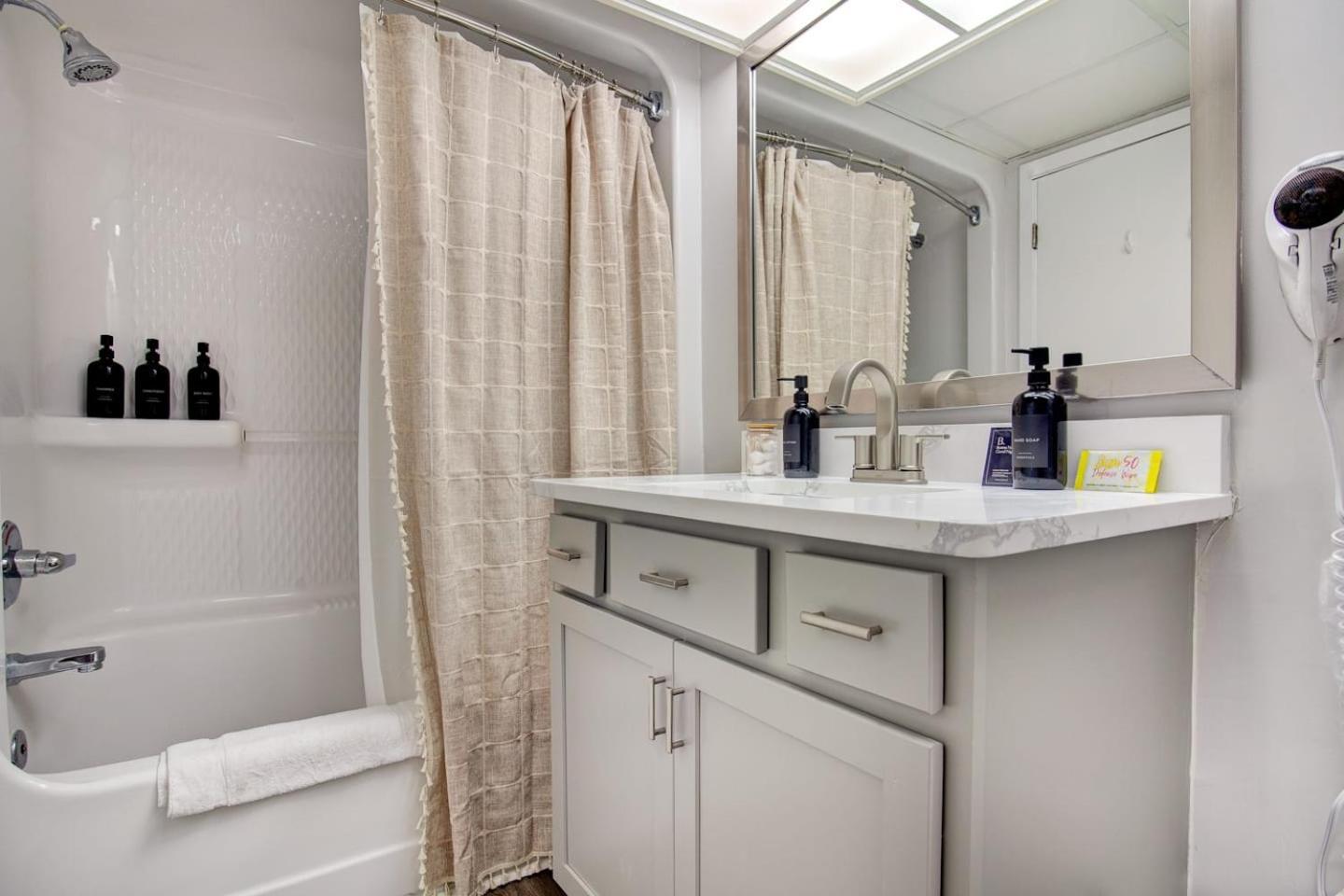 Oceanfront Escape Renovated Suite At Camelot Myrtle Beach Exterior photo